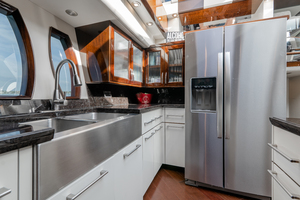 Lazzara 75 Salacia - Galley