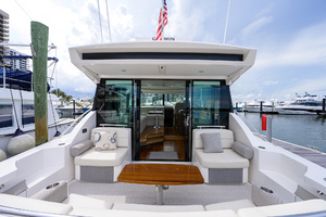 Tiara-44-Sea Major II-Cockpit