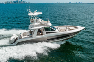 Boston Whaler 42 - Lady G - Running Profile