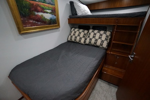 Whiticar 77 - Kings Blue - VIP stateroom