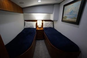 Whiticar 77 - Kings Blue - guest stateroom