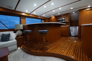 Whiticar 77 - Kings Blue - salon galley