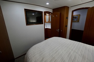 Whiticar 77 - Kings Blue - master stateroom