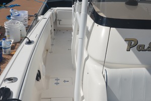 Intrepid 30 CC-Sidedeck