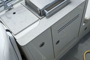 Photo 3295484 for 2008 Sea Ray 290 Sundeck  