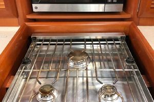 Photo 3300049 for 2006 Beneteau 423 Into the Mystic 