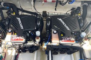 Photo 3301033 for 2008 Sea Ray 340 Sundancer High Maintenance 