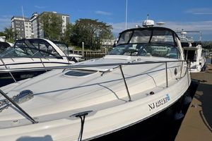 Photo 3301018 for 2008 Sea Ray 340 Sundancer High Maintenance 