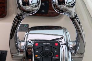 Photo 3301021 for 2008 Sea Ray 340 Sundancer High Maintenance 