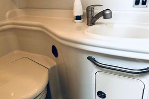 Photo 3301031 for 2008 Sea Ray 340 Sundancer High Maintenance 