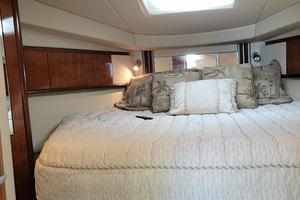 Photo 3360905 for 2004 Sea Ray 390 Sundancer  