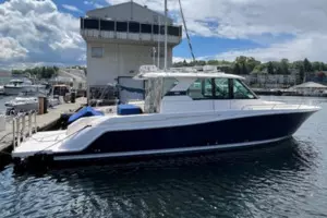 2016 Tiara 44 Express Coupe 