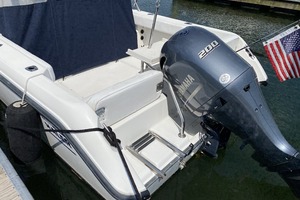21ft Boston Whaler Yacht For Sale
