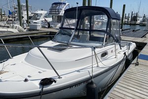 21ft Boston Whaler Yacht For Sale