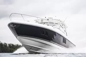 2019 Intrepid 475 Sport Yacht thumbnail 2