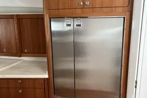 2019 Intrepid 475 Sport Yacht thumbnail 18