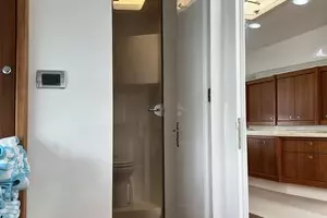 2019 Intrepid 475 Sport Yacht thumbnail 17