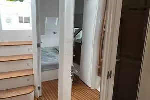 2019 Intrepid 475 Sport Yacht thumbnail 14