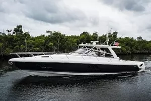 2019 Intrepid 475 Sport Yacht thumbnail 5