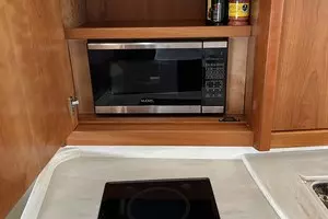 2019 Intrepid 475 Sport Yacht thumbnail 20