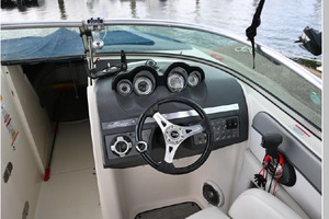 Sand  amp  Seas 28ft Sea Ray Yacht For Sale