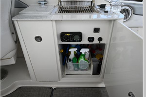 Sand  amp  Seas 28ft Sea Ray Yacht For Sale