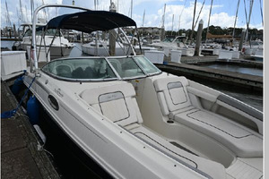 Sand  amp  Seas 28ft Sea Ray Yacht For Sale