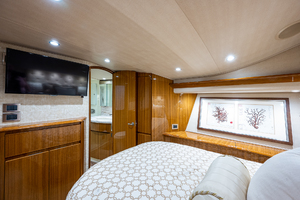 Viking 52 THE BOARDROOM - Master Stateroom