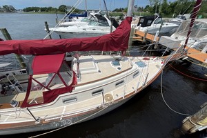 Photo 3319213 for 1986 Island Packet 27  