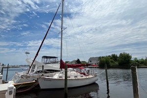 Photo 3317459 for 1986 Island Packet 27  