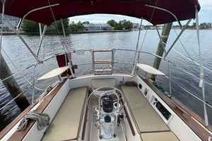 Photo 3319208 for 1986 Island Packet 27  