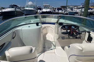 Photo 3319922 for 2003 Monterey 248 LS  