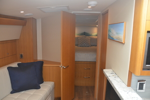 2015 Hatteras 45 Express - Salon