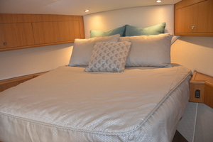 2015 Hatteras 45 Express - Master Stateroom