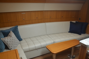 2015 Hatteras 45 Express - Salon