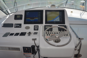 2015 45 Hatteras Express - Helm