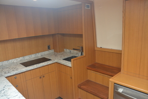 2015 Hatteras 45 Express - Companionway
