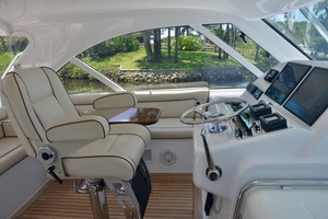 2015 45 Hatteras Express - Helm
