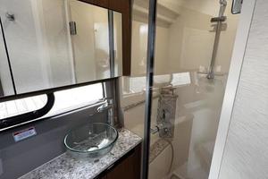 Photo 3338861 for 2017 Sea Ray 460 Fly  