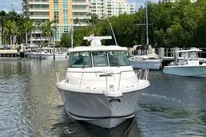 2016 Pursuit OS 385 Offshore thumbnail 3