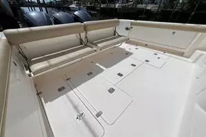 2016 Pursuit OS 385 Offshore thumbnail 9