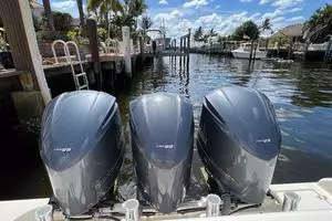 2016 Pursuit OS 385 Offshore thumbnail 8