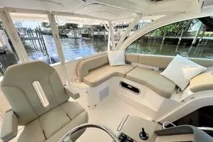 2016 Pursuit OS 385 Offshore thumbnail 20