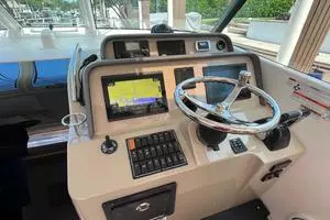 2016 Pursuit OS 385 Offshore thumbnail 7