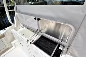 2016 Pursuit OS 385 Offshore thumbnail 16