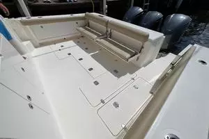 2016 Pursuit OS 385 Offshore thumbnail 10