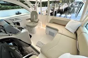 2016 Pursuit OS 385 Offshore thumbnail 19