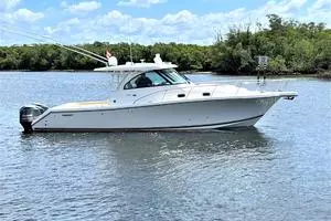 2016 Pursuit OS 385 Offshore thumbnail 1