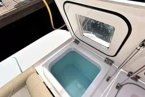 2016 Pursuit OS 385 Offshore thumbnail 13