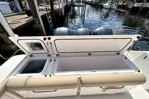 2016 Pursuit OS 385 Offshore thumbnail 12
